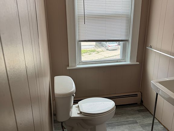 2nd image of 149 Harold St Floor 2