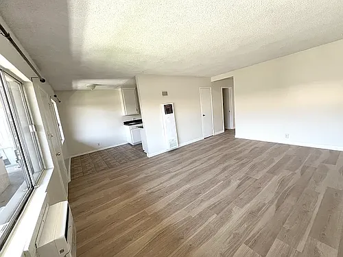 889 N Laurel Ave #9 Photo 1