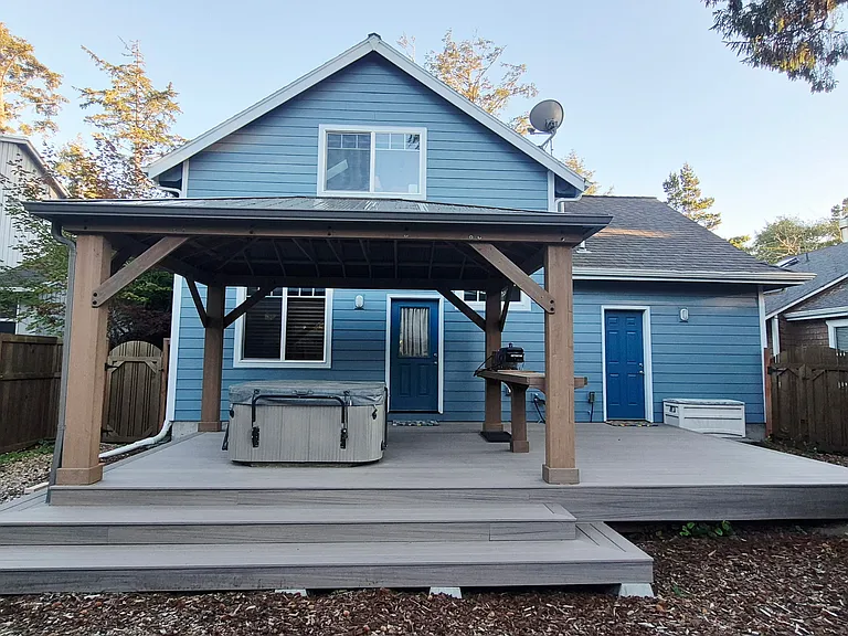 9180 Windward Ln — Photo 2