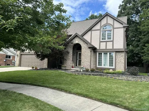 44574 Danbury Rd, Canton, MI 48188