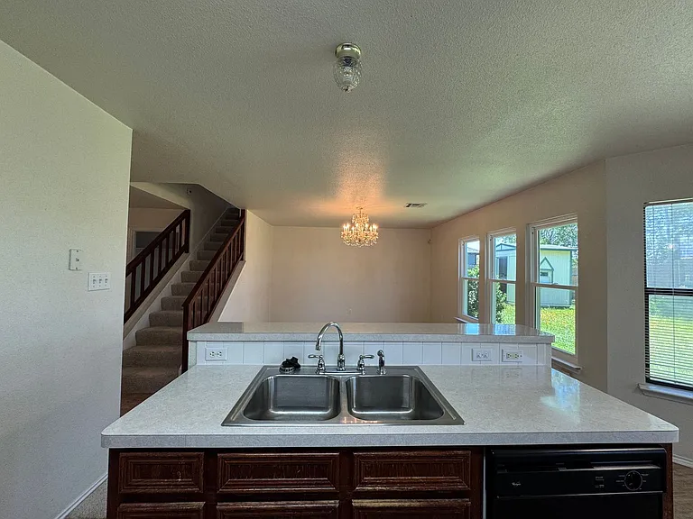 1204 Bristol Dr — Photo 5