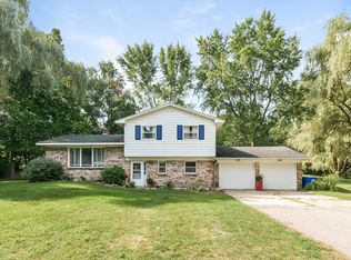 946 10 Mile Rd NW, Sparta, MI 49345