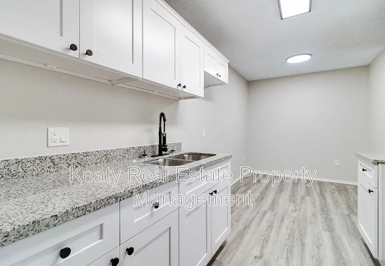 107 Meudon St #D — Photo 22