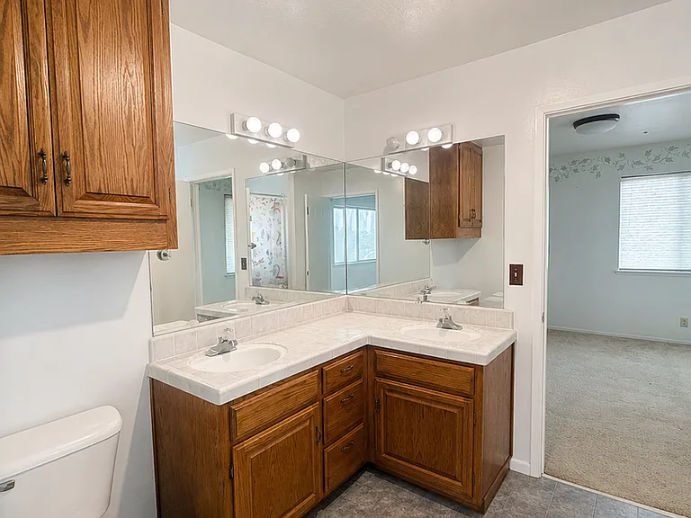 13810 Hutchings Ct — Photo 7
