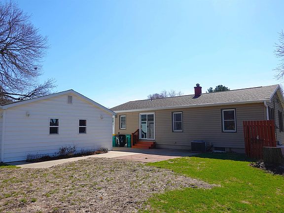 4th image of 667 Benard St