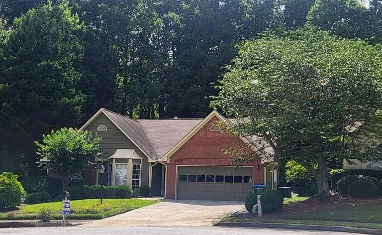 2280 Chelmsford Ct — Photo 2