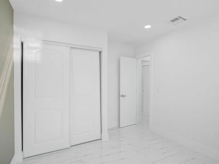 1437 SW 1st Ave — Photo 17