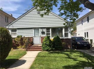 16207 12th Rd, Flushing, NY 11357