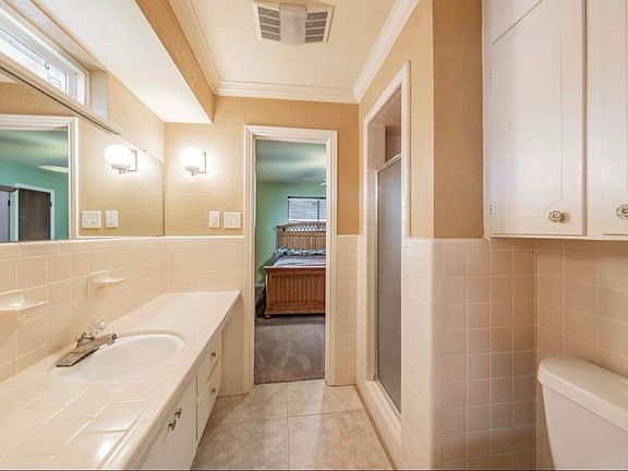 3rd image of 405 Pecan Dr