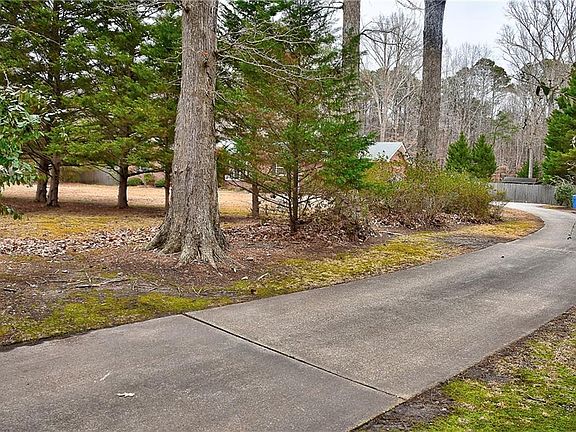 2nd image of 2700 W Neck Rd