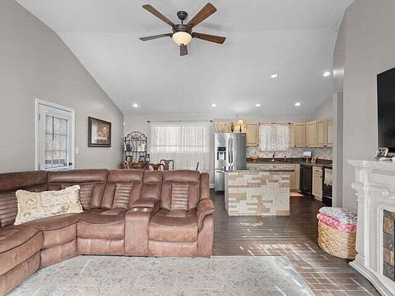 5th image of 1730 Greendale Dr NE
