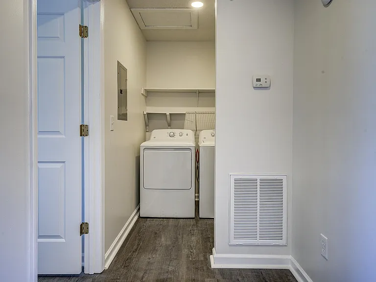 714 N North St — Photo 29