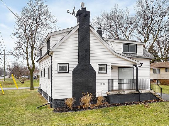 3rd image of 1985 Lesperance Rd