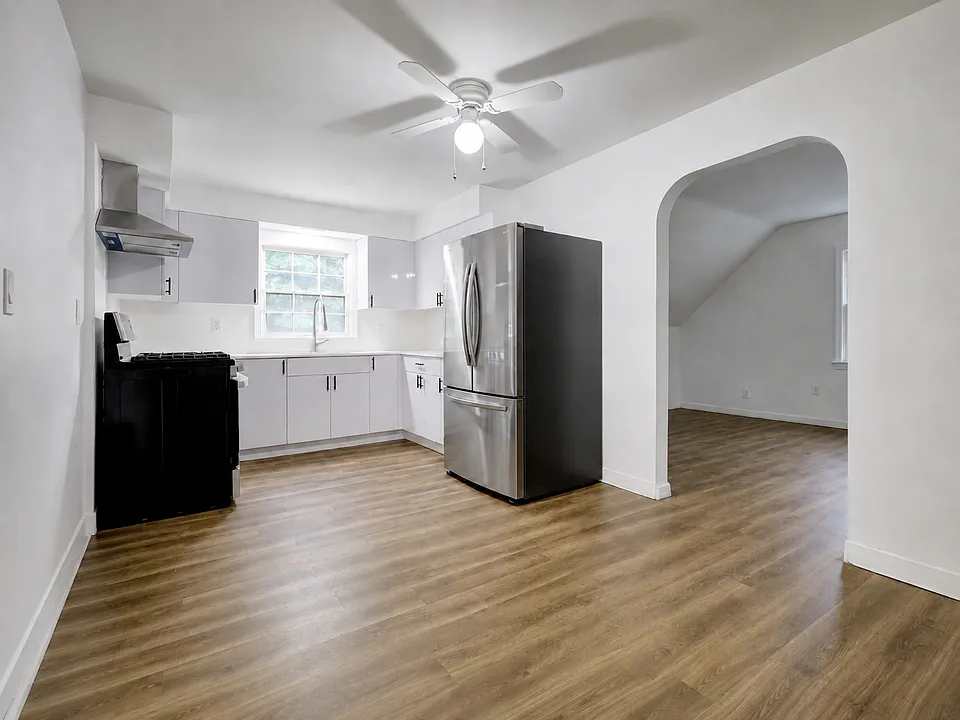 4-21 Saddle River Rd #2