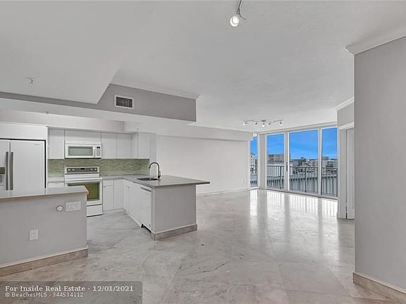 5th image of 3020 NE 32nd Ave APT 701