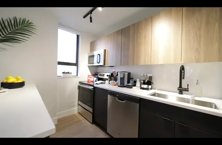 1009 N Rush St — Photo 7