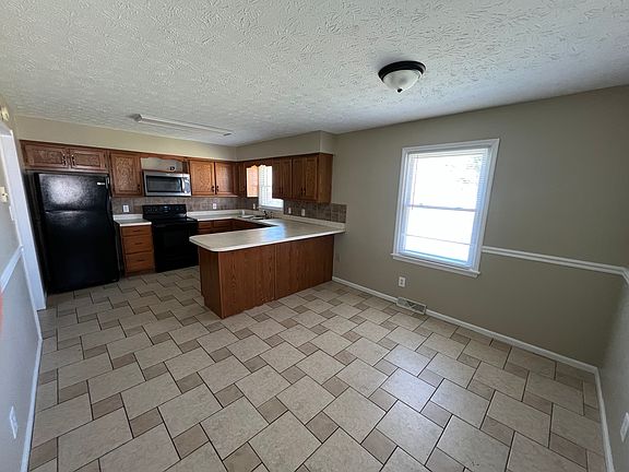 5th image of 148 Oakmont Dr