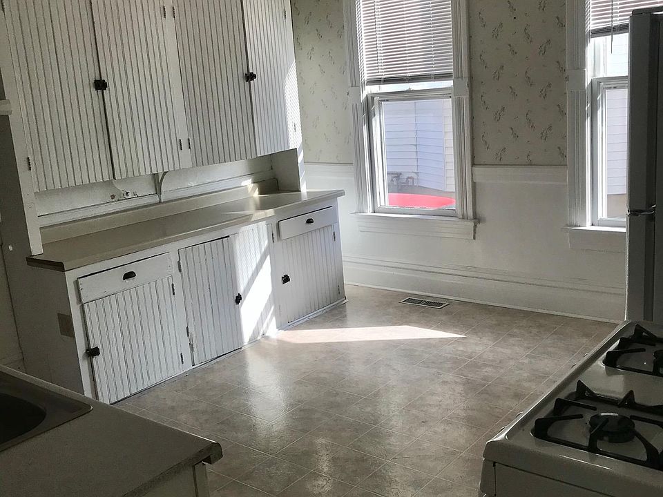 Large and spacious kitchen with new appliances. So inviting for your family.