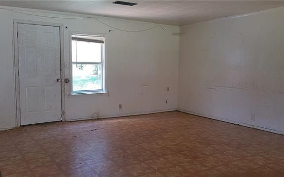2nd image of 501 Old London Ln