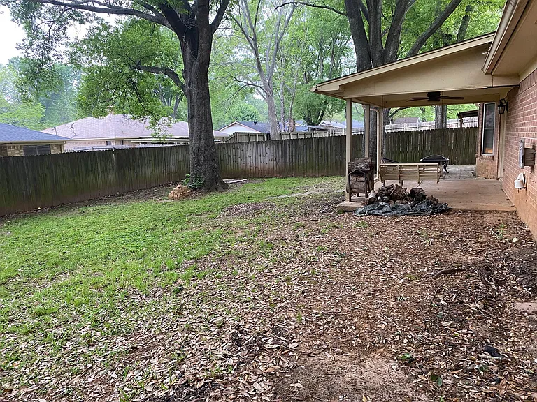 910 Corey Dr — Photo 3