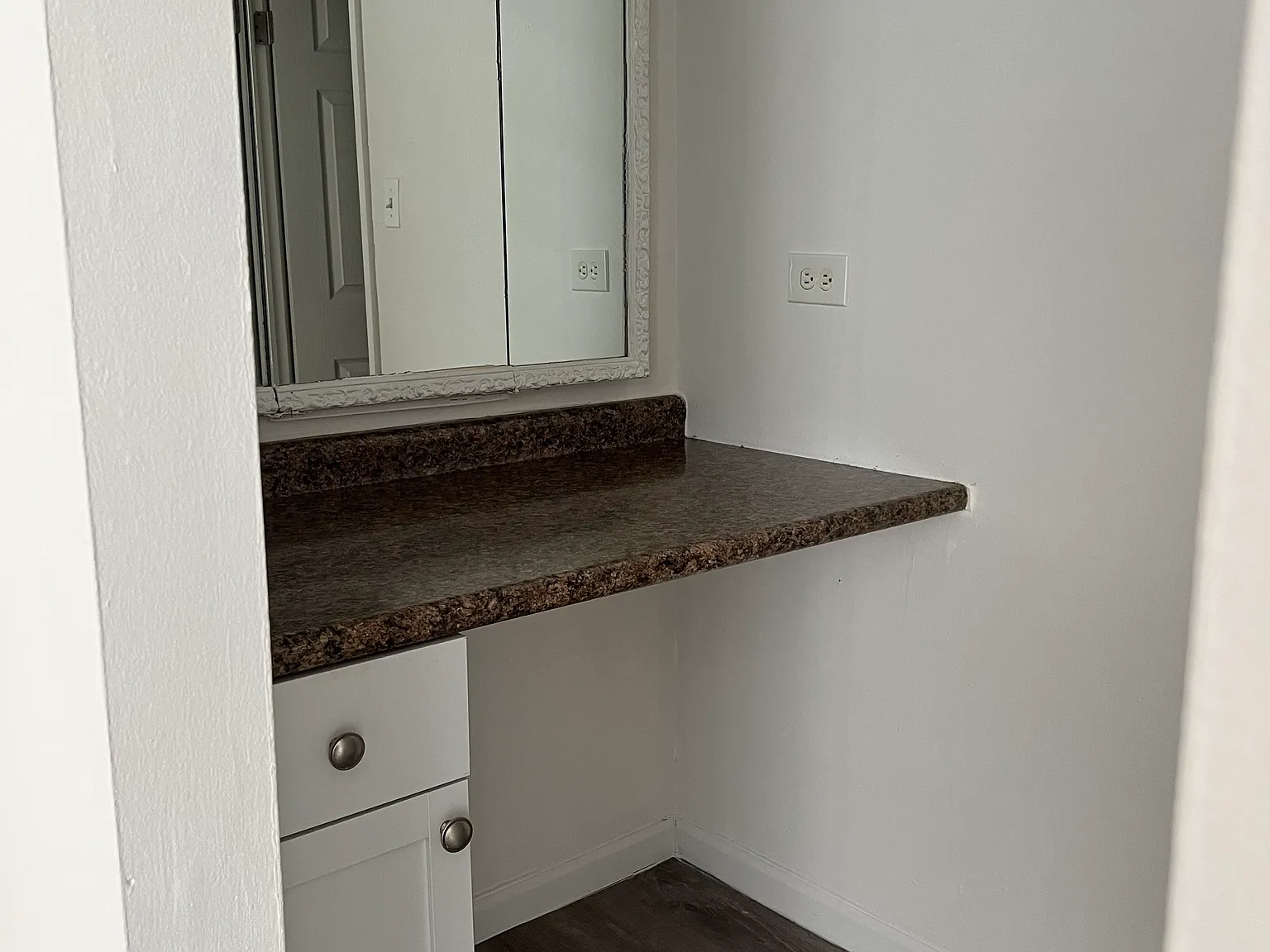 1 bed, 875 sqft, $1,800 — Photo 4