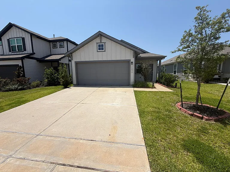 16039 Kingfield Haven Dr — Photo 1