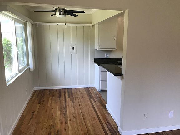 3rd image of 11609 Sylvan St APT 4