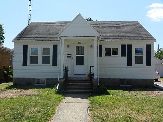 1st image of 432 N Sherman St