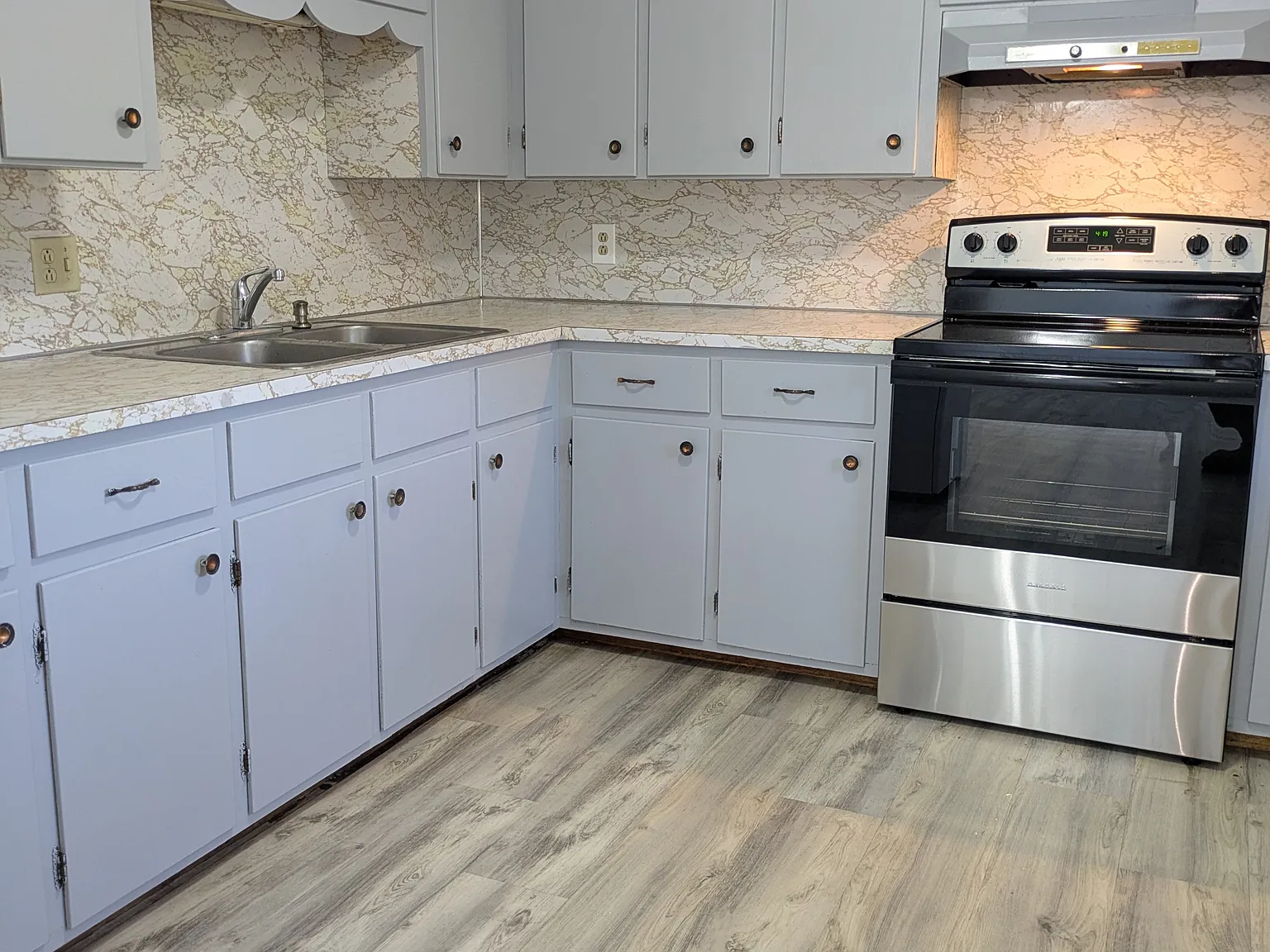 2 bed, 1003 sqft, $999 — Photo 3