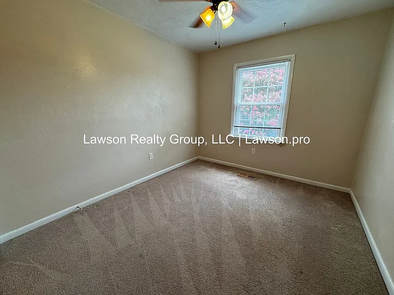 107 Oxford Sq — Photo 19