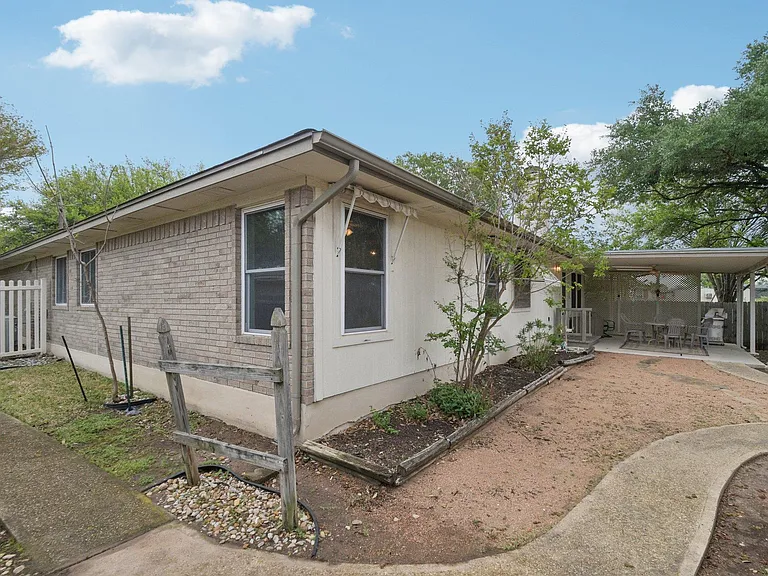 1300 Leah Ln — Photo 38