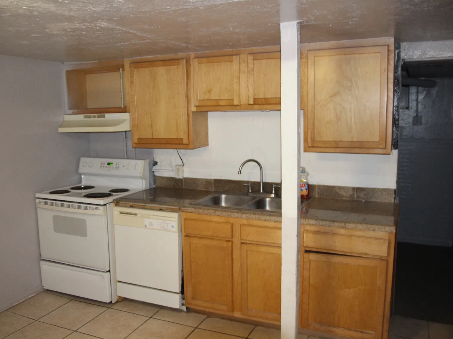 2 bed, 1000 sqft, $1,600 — Photo 2