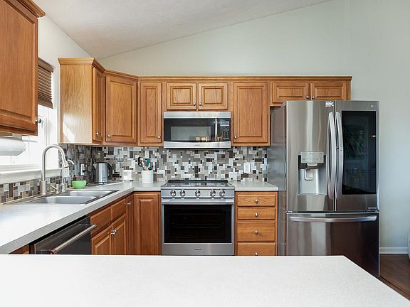 4th image of 55 Carrollton Ct