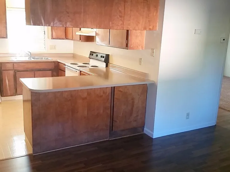 985 Salem St #6 — Photo 3