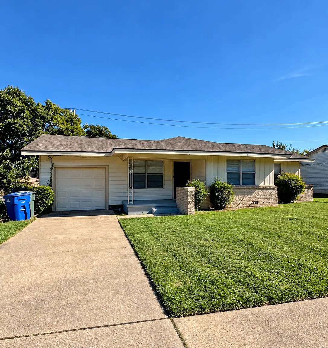 3 bed, 1124 sqft, $995 — Photo 1
