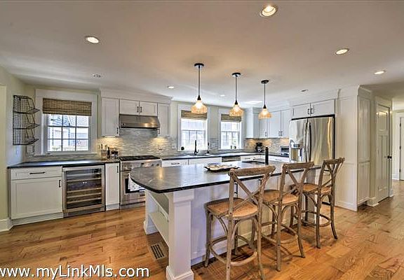 3rd image of 92 Goldfinch Dr