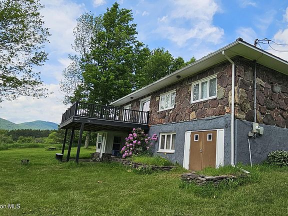 3rd image of 435 Squire Hill Road