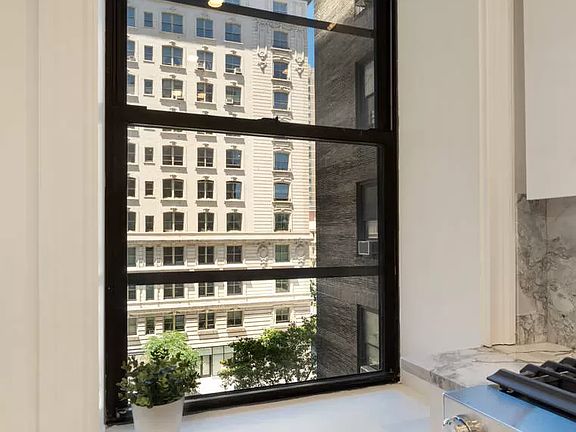 3rd image of 176 W 87th St APT 4E