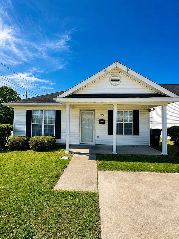 3 bed, 2.0 bath, 1413 sqft, $1,600 — Photo 1