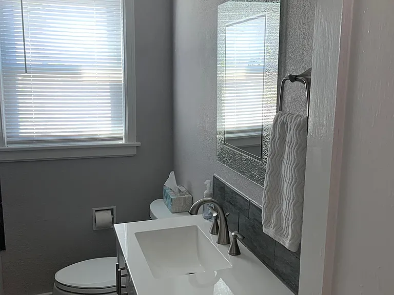 1602 N Volutsia Ave — Photo 15