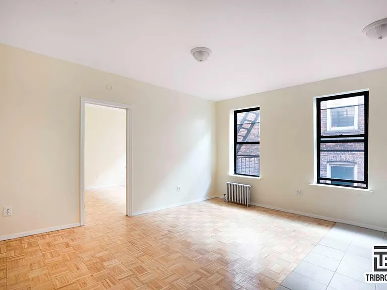 452 City Island Ave #2B — Photo 5