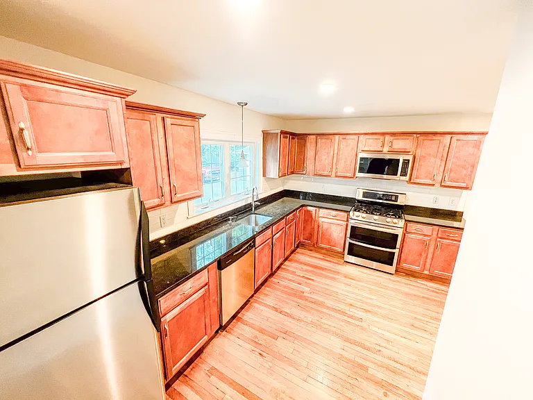 251 Brown St #2 — Photo 8