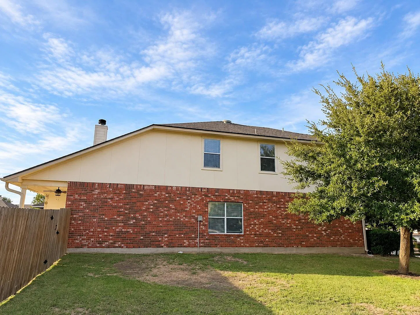 4 bed, 2.5 bath, 2596 sqft, $2,600 — Photo 3