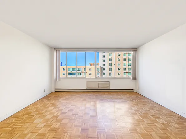 555 Main Street image 3 of 13