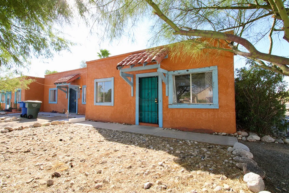 2 bed, 1.0 bath, 750 sqft, $999 — Photo 2