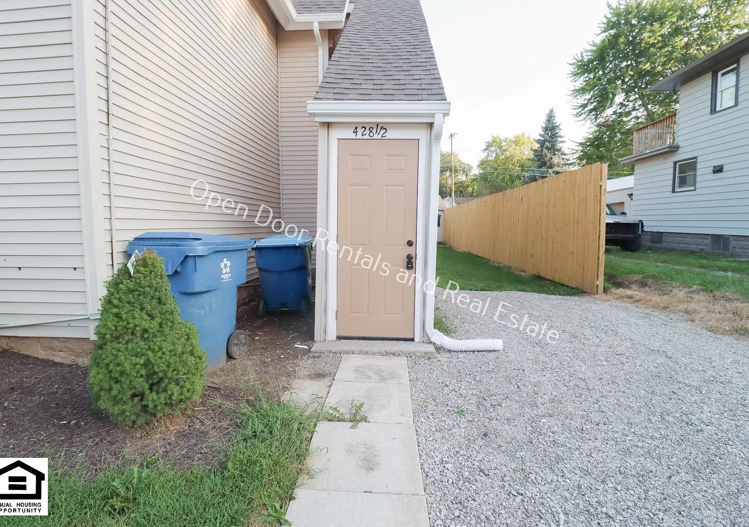 428 Lincoln Highway E — Photo 1