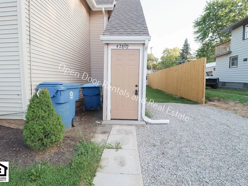 428 Lincoln Hwy E