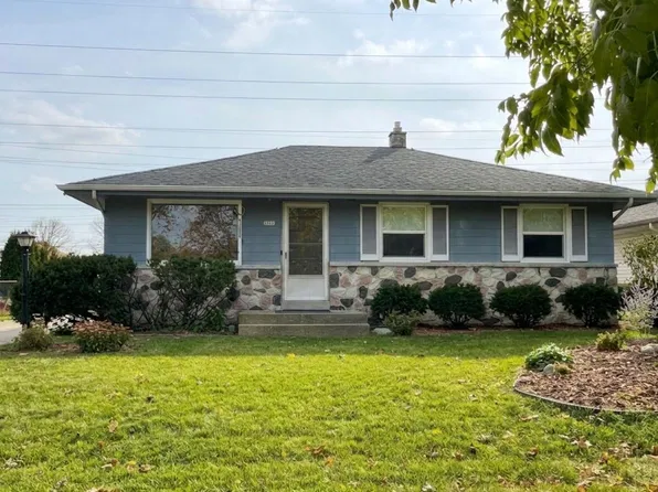 8225 W Waterford AVENUE, Greenfield, WI 53220