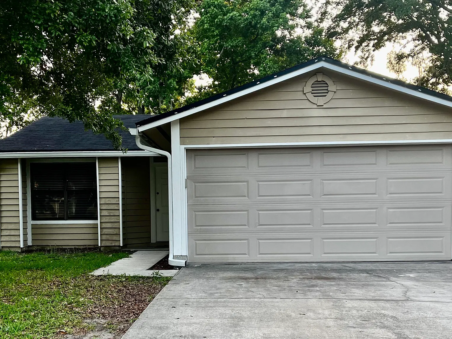 2 bed, 1073 sqft, $1,950 — Photo 1