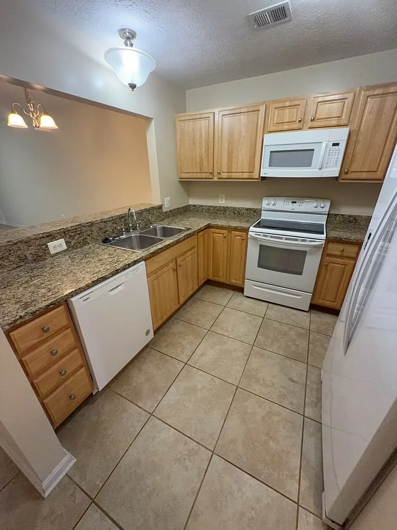 2270 Valor Dr — Photo 4